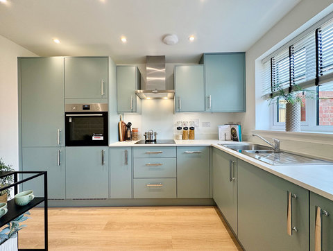 3 bedroom end terraced house for sale