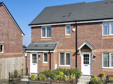 3 bedroom end terraced house for sale