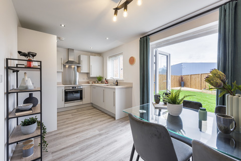 5 bedroom semi detached house for sale