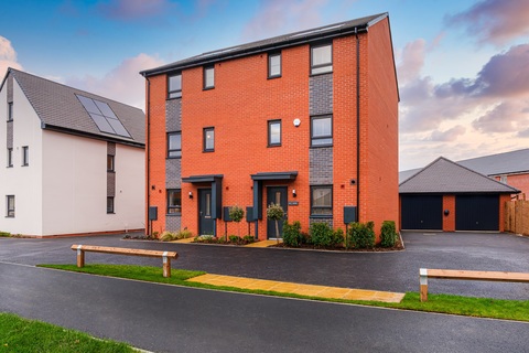 4 bedroom end terraced house for sale