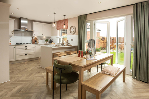 5 bedroom detached house for sale