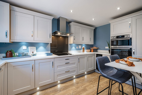 4 bedroom end terraced house for sale