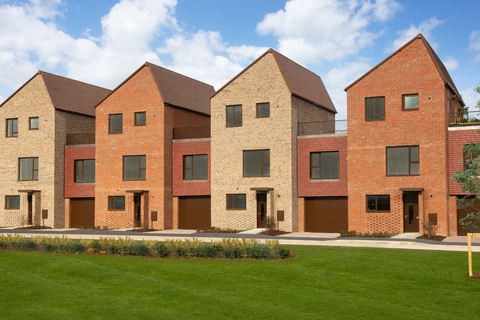 4 bedroom end terraced house for sale