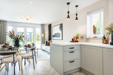 4 bedroom end terraced house for sale