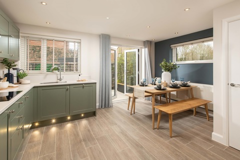 4 bedroom end terraced house for sale