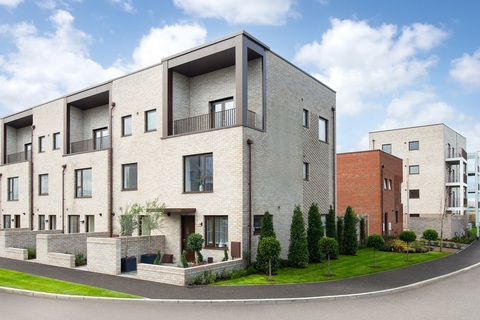 4 bedroom end terraced house for sale