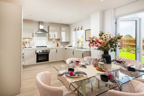 3 bedroom end terraced house for sale