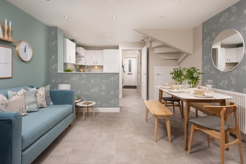 4 bedroom end terraced house for sale
