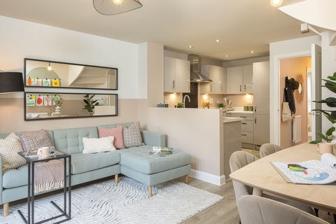 4 bedroom end terraced house for sale