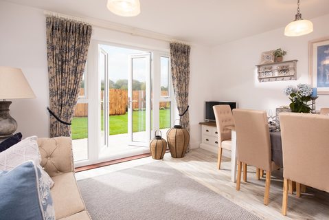 4 bedroom end terraced house for sale