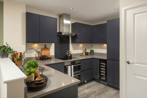 4 bedroom end terraced house for sale