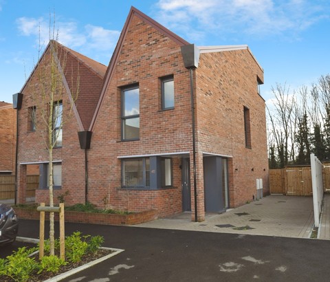 3 bedroom semi detached house for sale