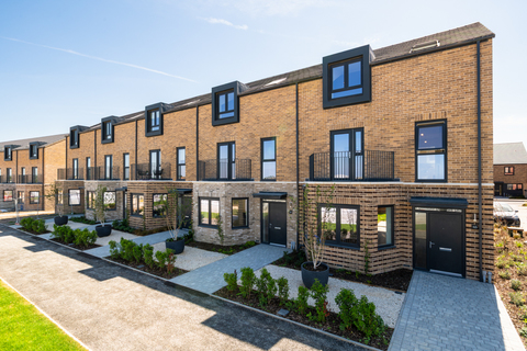 4 bedroom terraced house for sale