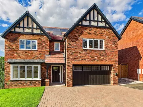 5 bedroom detached house for sale