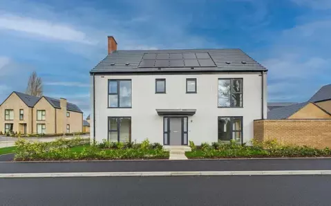 4 bedroom detached house for sale