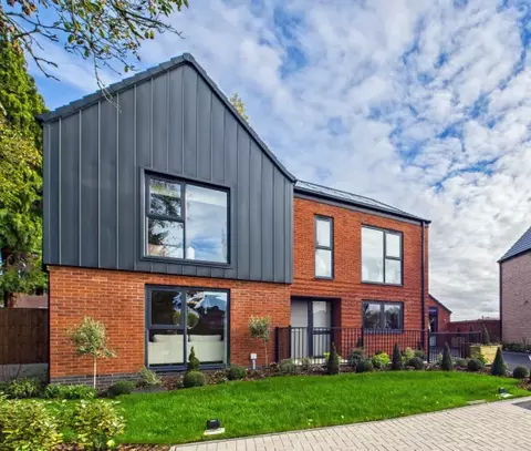 4 bedroom detached house for sale