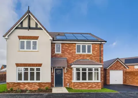 4 bedroom detached house for sale