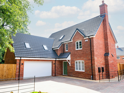 5 bedroom detached house for sale