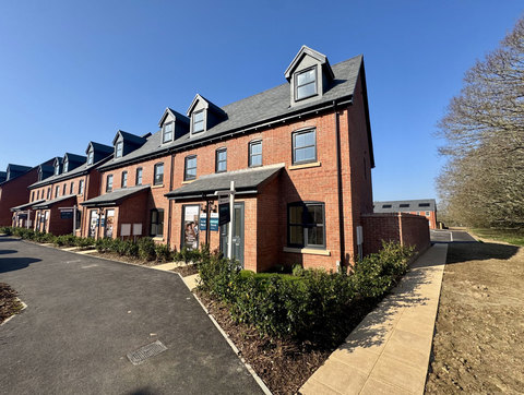 3 bedroom end terraced house for sale