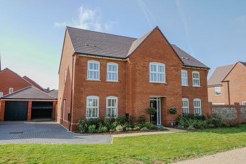 5 bedroom detached house for sale