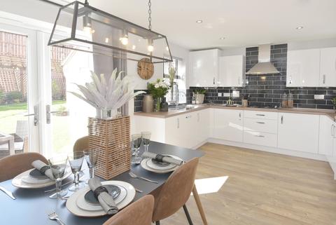 3 bedroom end terraced house for sale