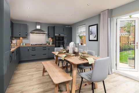 4 bedroom end terraced house for sale