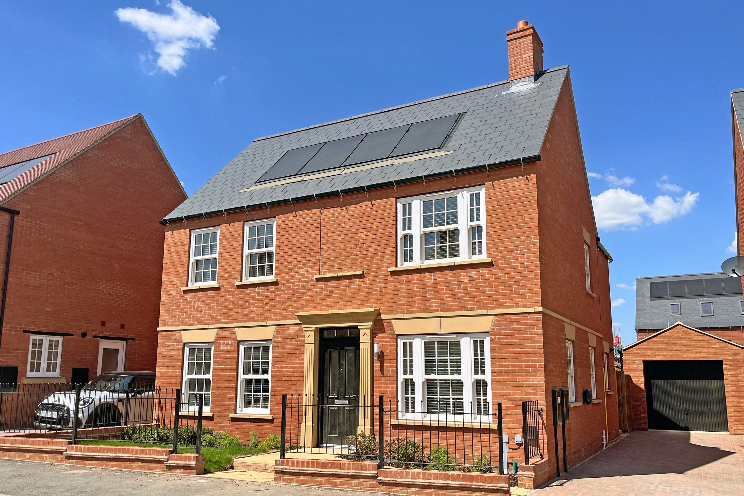 4 bedroom detached house for sale