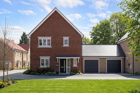 3 bedroom link detached house for sale