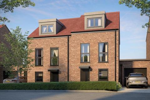 3 bedroom link detached house for sale