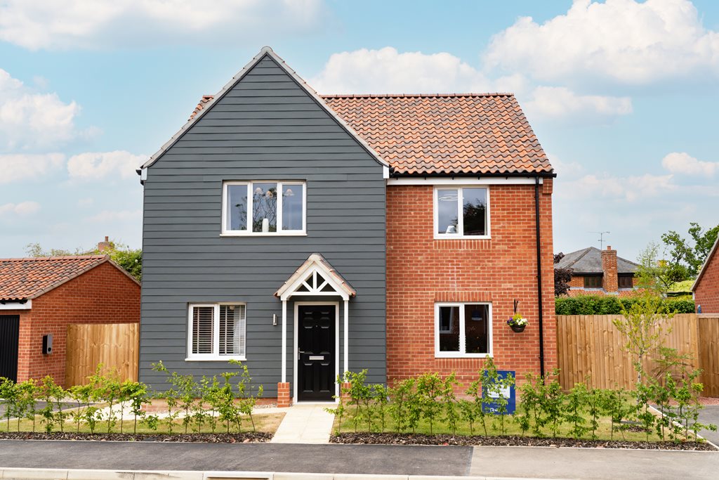 4 bedroom detached house for sale