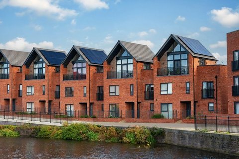 4 bedroom terraced house for sale