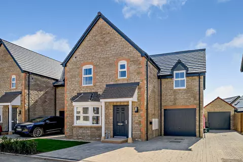 4 bedroom detached house for sale