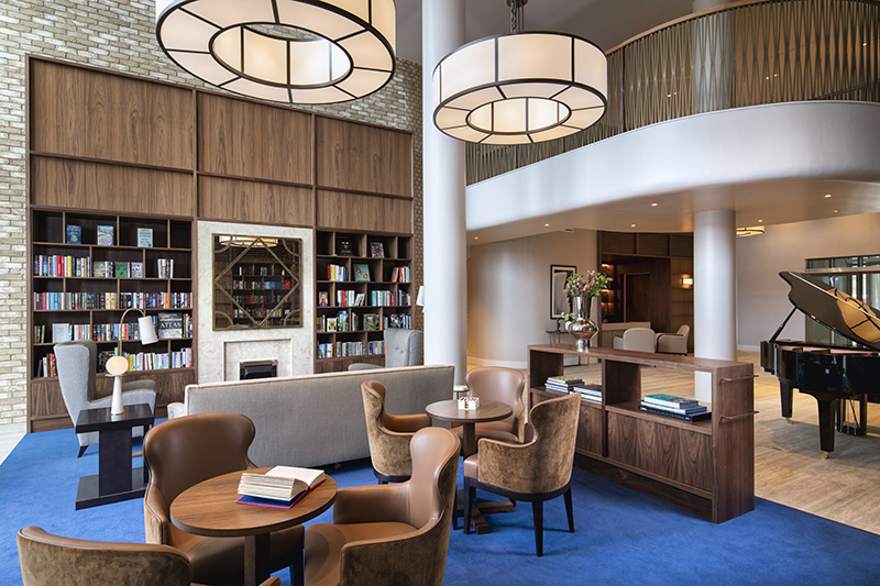 The Landsby lobby & library