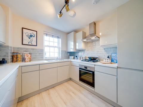 4 bedroom end terraced house for sale