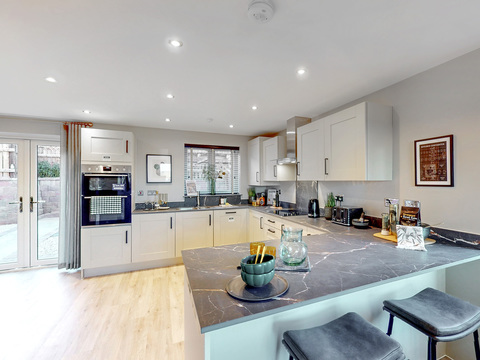 4 bedroom detached house for sale