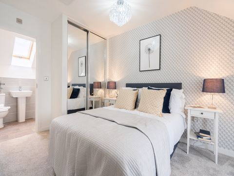 4 bedroom end terraced house for sale