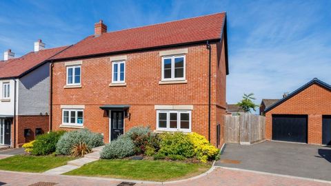 4 bedroom detached house for sale