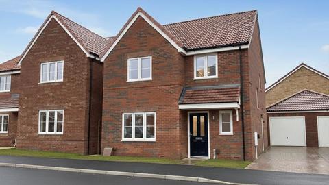 4 bedroom detached house for sale