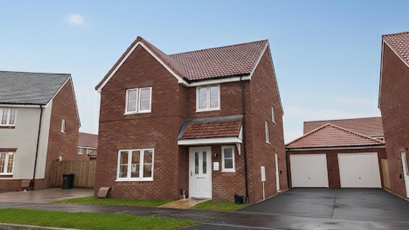 4 bedroom detached house for sale
